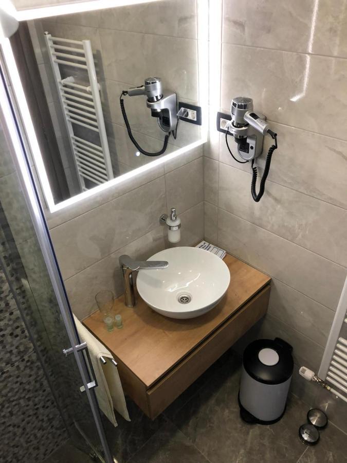 Luxury Lira