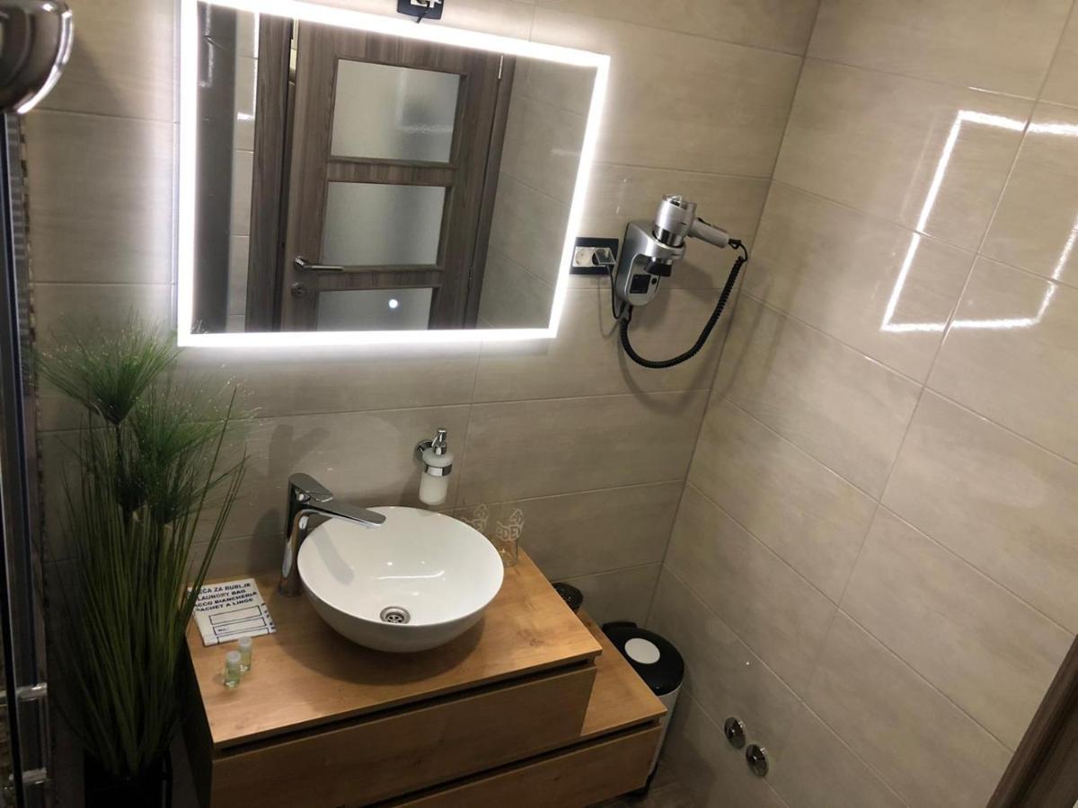 Luxury Lira